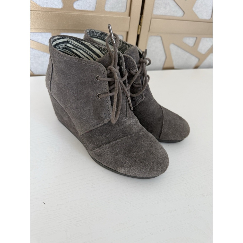 Toms Gray Taupe Suede Ankle Booties Women's size 6.5 W Wedge Heel Lace Up Shoes